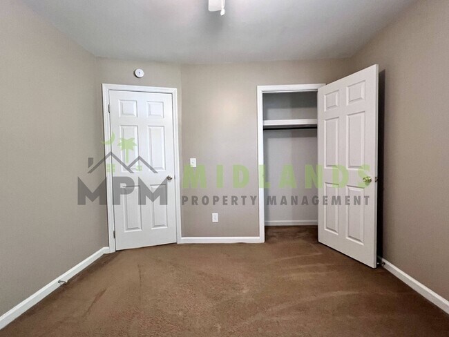 Building Photo - 113 Lake Shire Dr