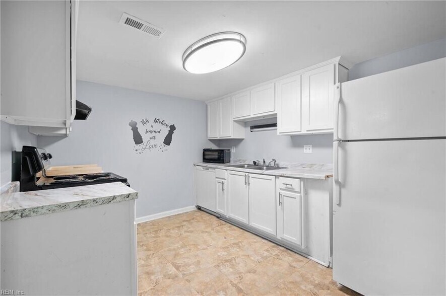 Building Photo - 394 Deputy Ln