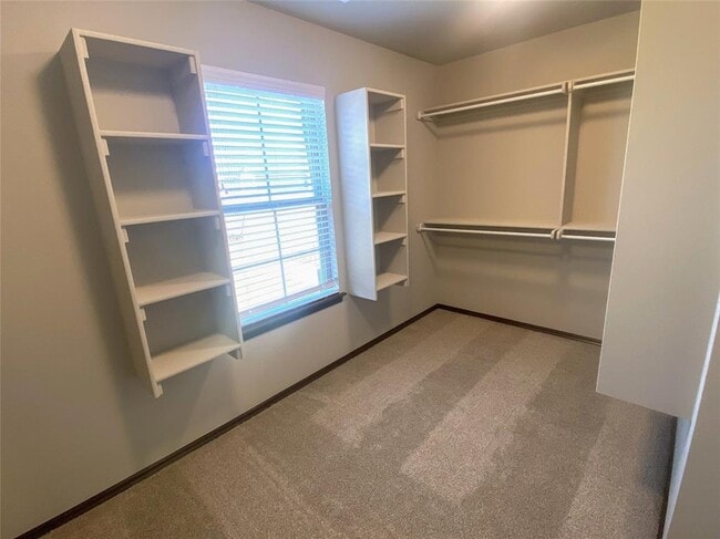 Building Photo - 4200 Royal Garden Dr