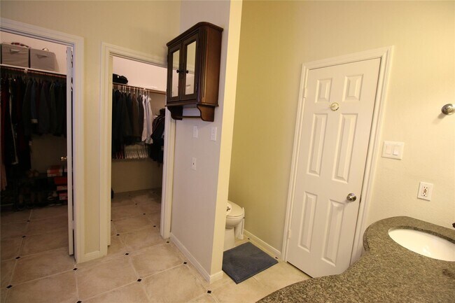 Building Photo - 114 Chandler Ct