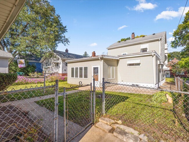 Building Photo - 1111 20th St