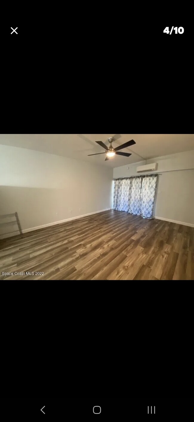 Building Photo - 2180 Country Club Dr