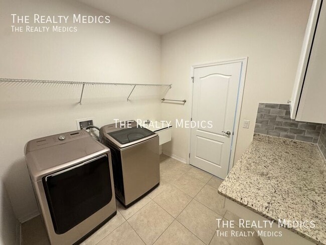 Building Photo - 5107 Appenine Loop W