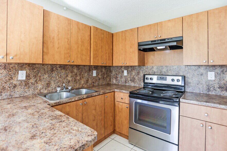 Building Photo - 16960 SW 104th Ave