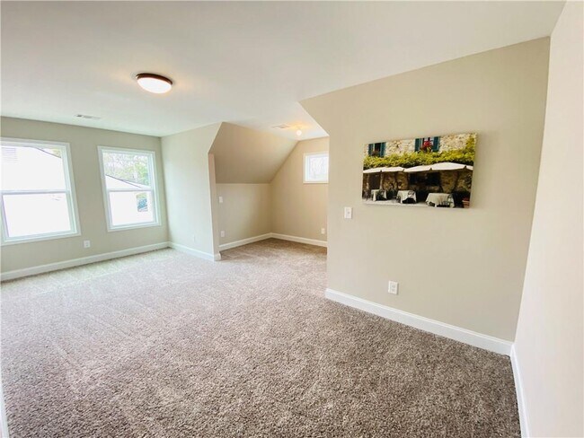 Building Photo - 6960 Diana Cir