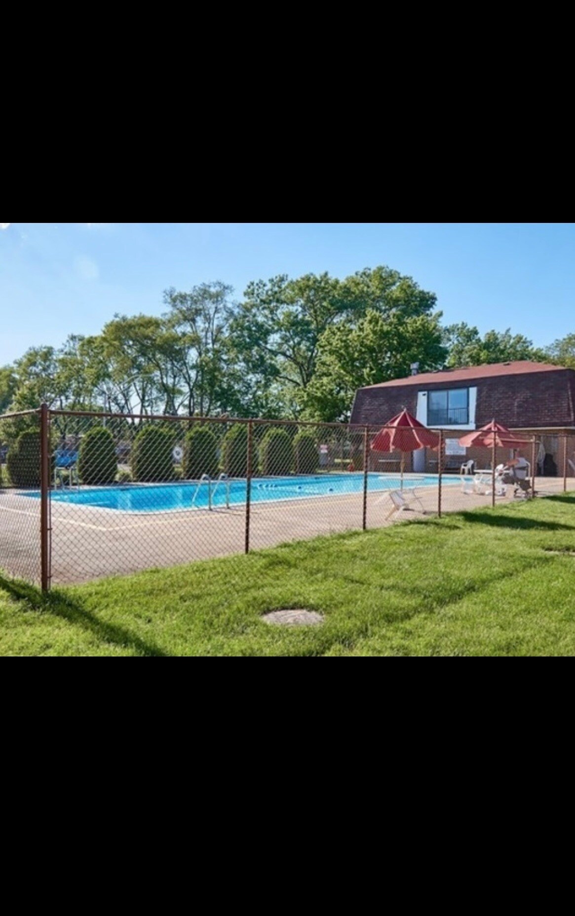 Building Photo - 13615 Lamon Ave