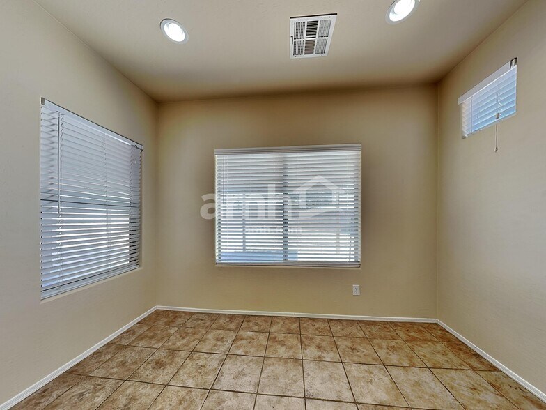 Building Photo - 683 S 221st Dr