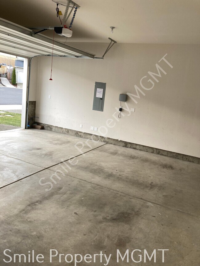 Building Photo - 22948 NE Sockeye St