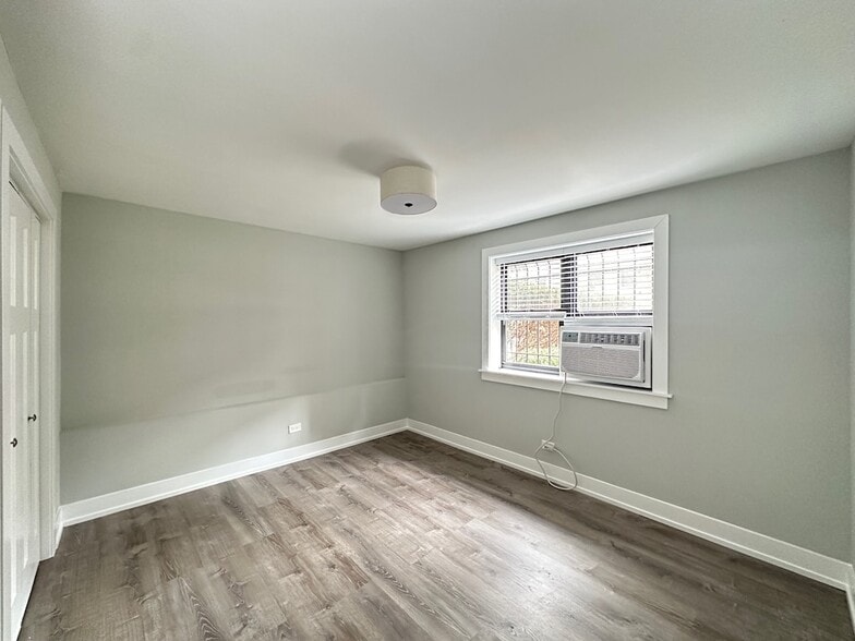 Building Photo - 503 W Barry Ave