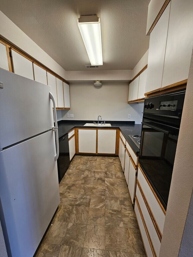 Building Photo - 300 Indian Trail Ct