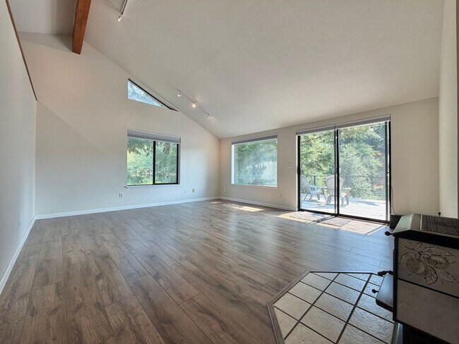 Building Photo - 13327 NW Coho Run