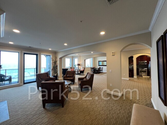 Building Photo - 1 Bed 1.5 Bath Theater District Condo + Amenities