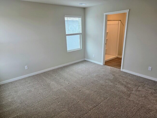 Building Photo - 655 NW Williamsburg Ln