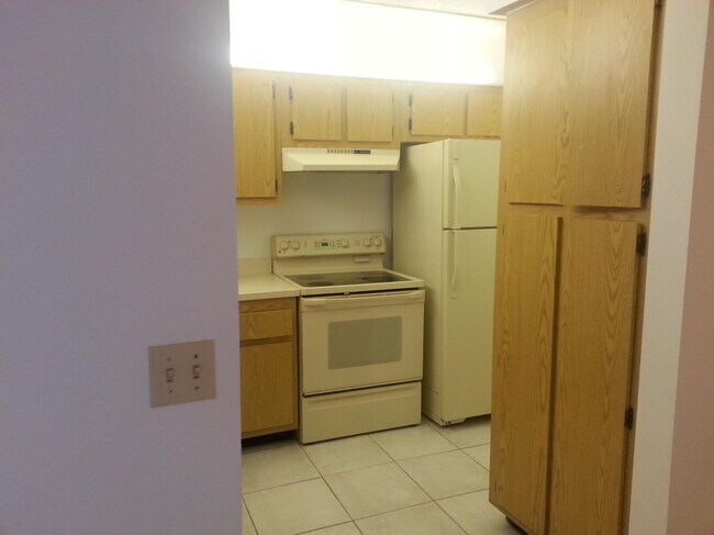 Building Photo - 206 Foxtail Dr