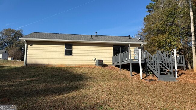 Building Photo - 110 Central Lake Dr