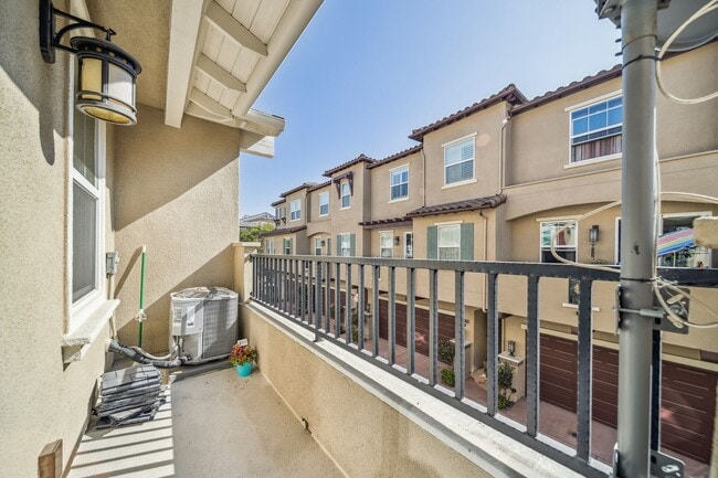 Building Photo - MI/Special Charming 2-Bed / 2.5-Bath Townh...