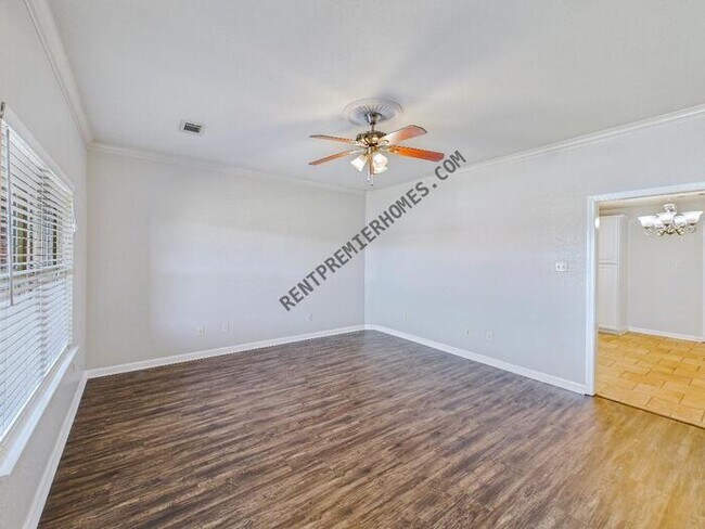 Building Photo - 29 Green Apple Dr