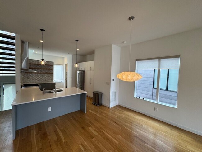 Building Photo - $500 off September! Call for details.