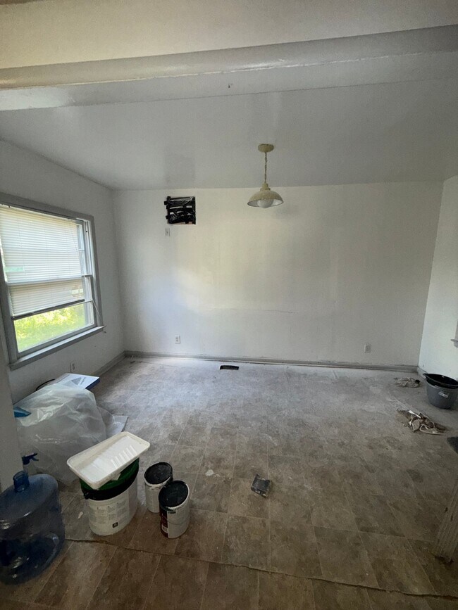 Building Photo - 411 W Marengo Ave