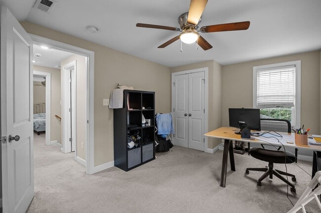 Building Photo - Beautifully Updated 4-Bedroom Home in Norf...