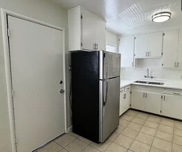 Building Photo - 467 S Buena Vista Ave