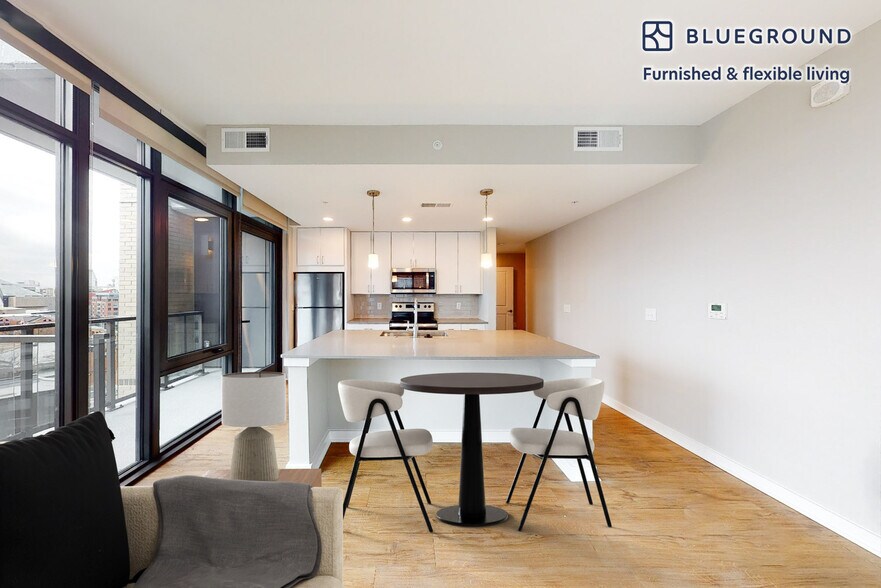 Building Photo - 555 S President St