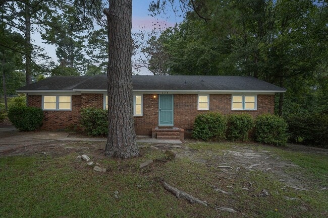 Building Photo - 628 Mclamb Dr