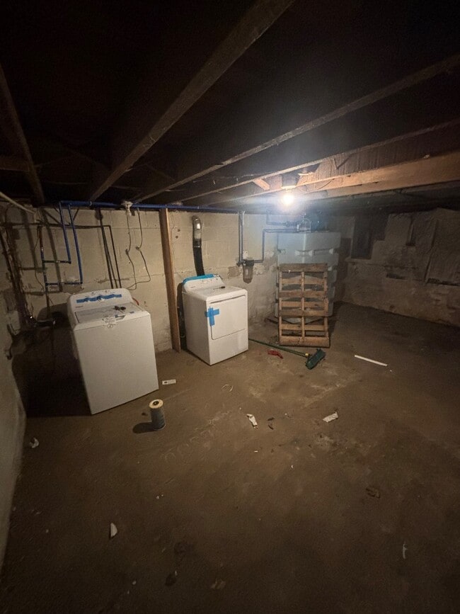 Building Photo - 342 E Broadway