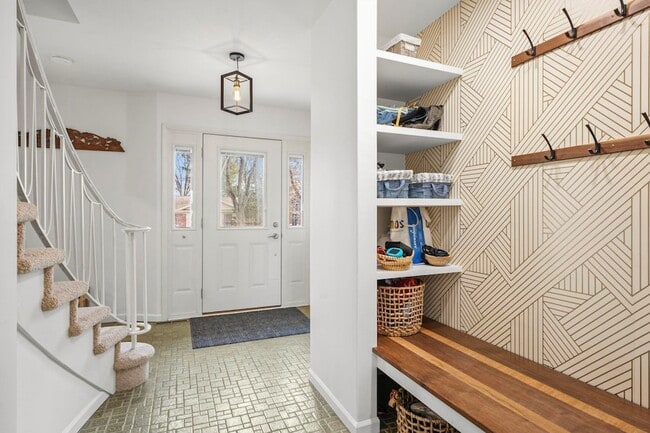 Building Photo - 310 Yosemite Trail