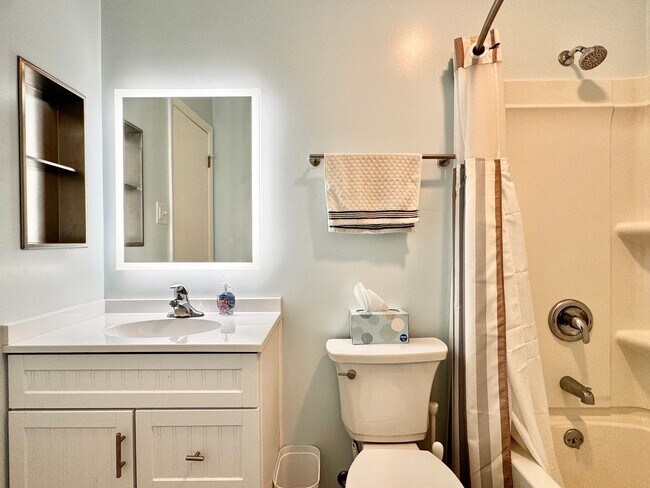 Building Photo - Renovated Condo near Stonefield Shopping! Gorgeous & ready for move in now!