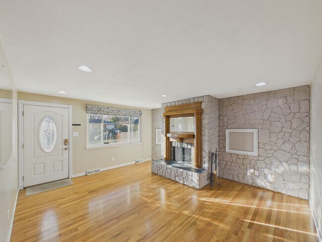 Building Photo - Gorgeous home in Westminster!