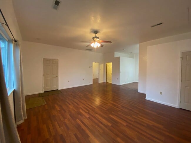 Building Photo - Sweet 2/1 McKinleyville house with garage and laundry