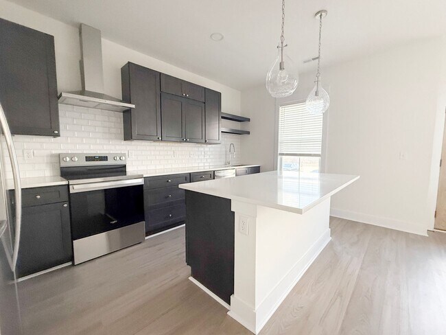 Building Photo - Spacious 4-Bedroom Townhome at Highbury + Summer Special