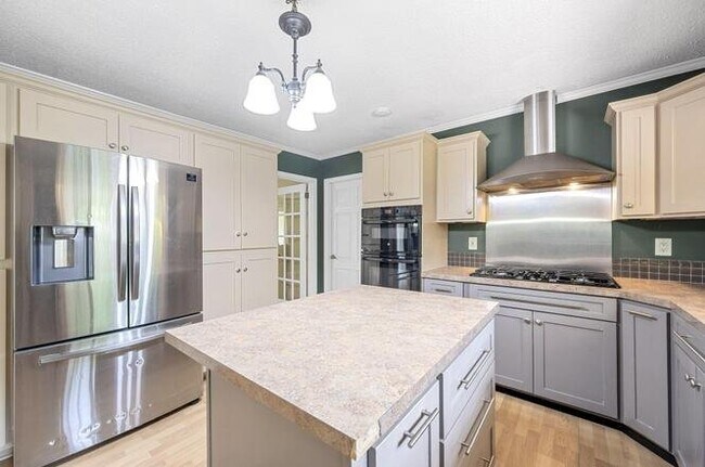 Building Photo - 4717 Brentwood Dr
