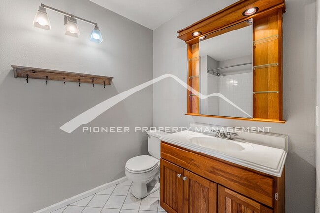 Building Photo - Fantastic Townhome with 1-Car Attached Garage, and Central AC!