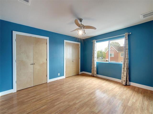 NOTE: FRESHLY PAINTED NEUTRAL INTERIORS (Photo needs updating) - 1101 Grove Blvd