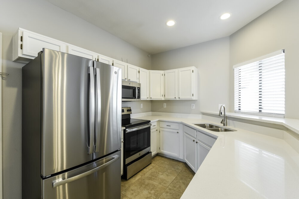 Building Photo - 2028 W Columbine Dr