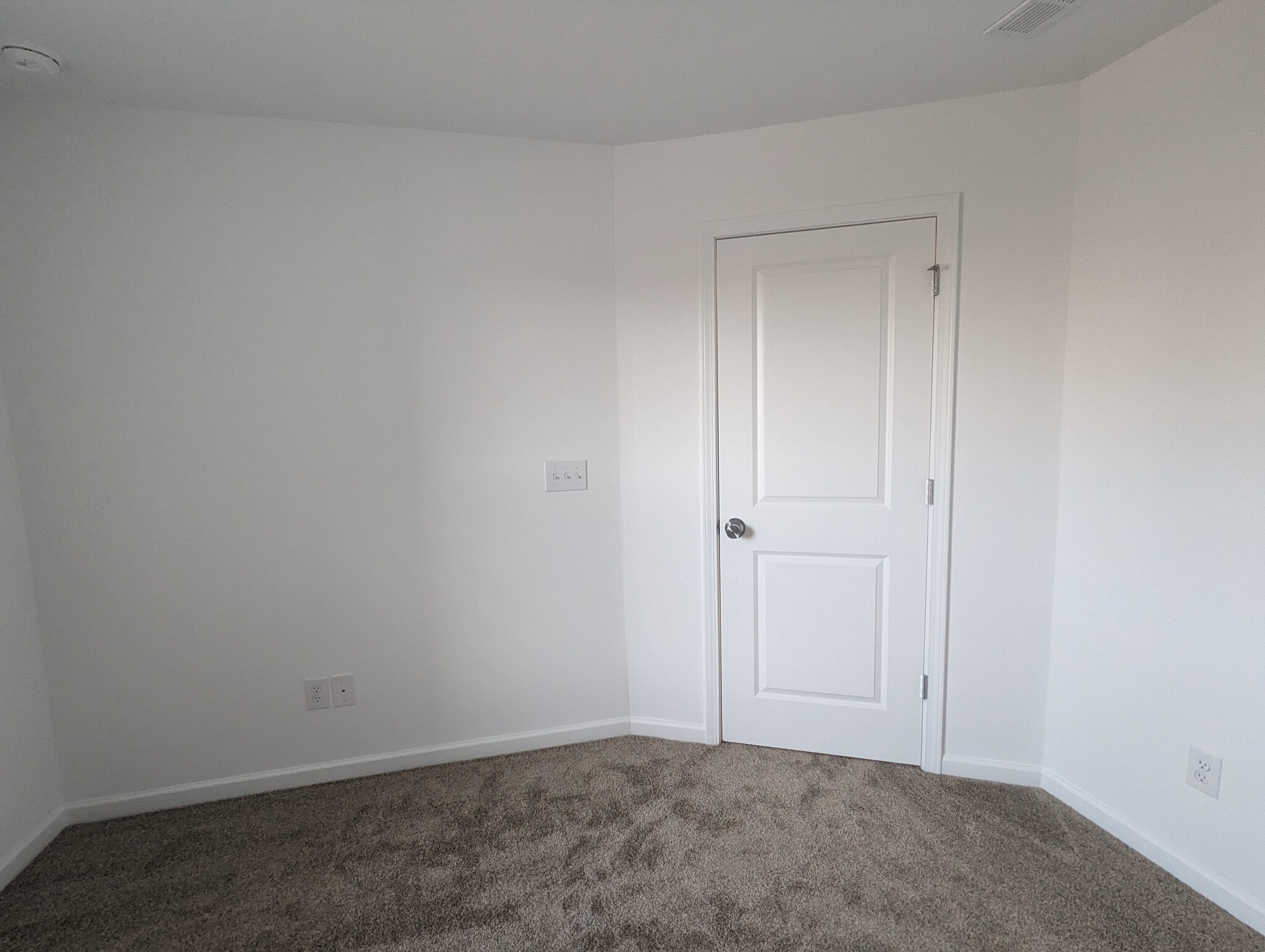 Building Photo - Room in Townhome on Leading St