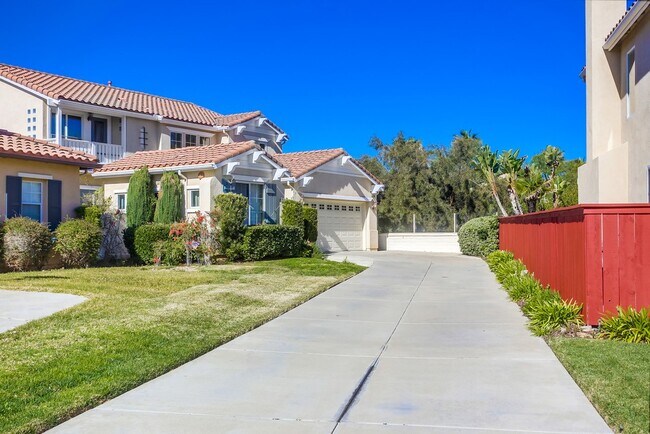 Building Photo - 16390 Los Rosales St