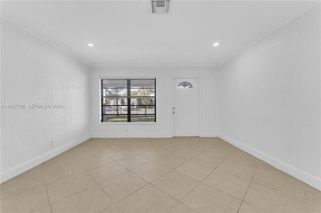 Building Photo - 5208 NE 5th Ave