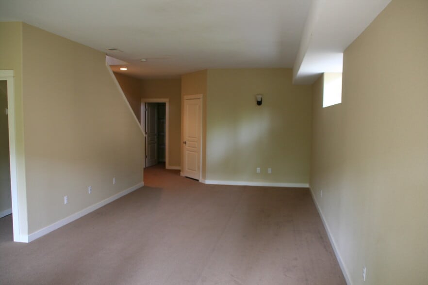 Building Photo - 9398 SW 153rd Ave