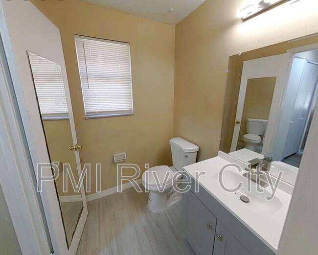 Building Photo - 467 Lombard St