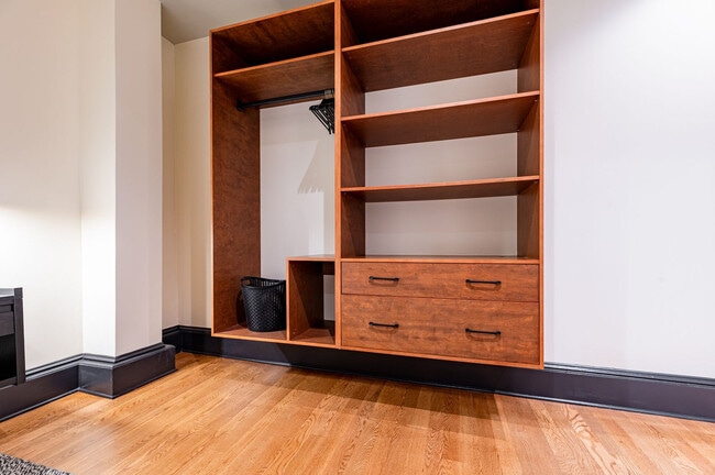 Building Photo - 1011 Canal St