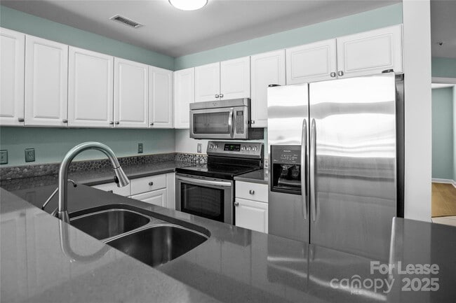 Building Photo - 18663 Vineyard Point Ln