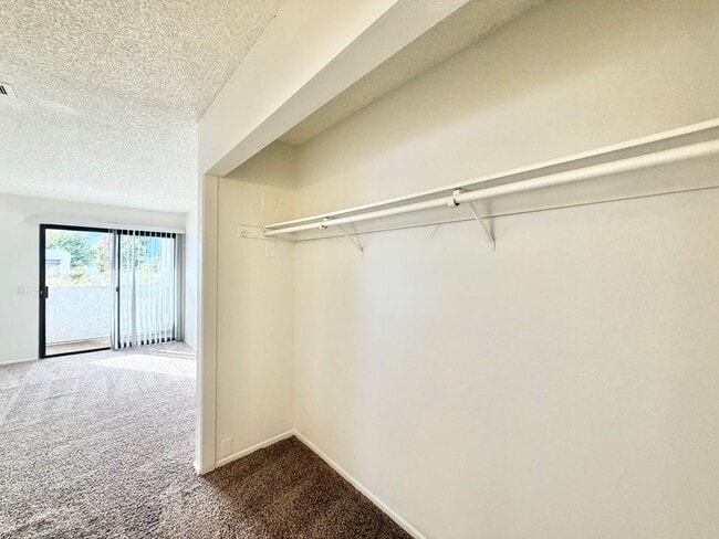 Building Photo - AVAILABLE NOW!! 2 Bedroom 2 Bathroom Condo in Rancho Mirage!