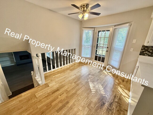 Building Photo - 3 Bed 2 Bath Modern Home in Prime Location!