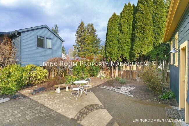 Building Photo - 1927 SE Spokane St