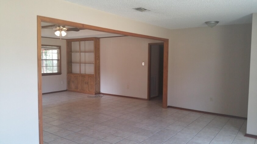 open living - 10158 Azrok Ave