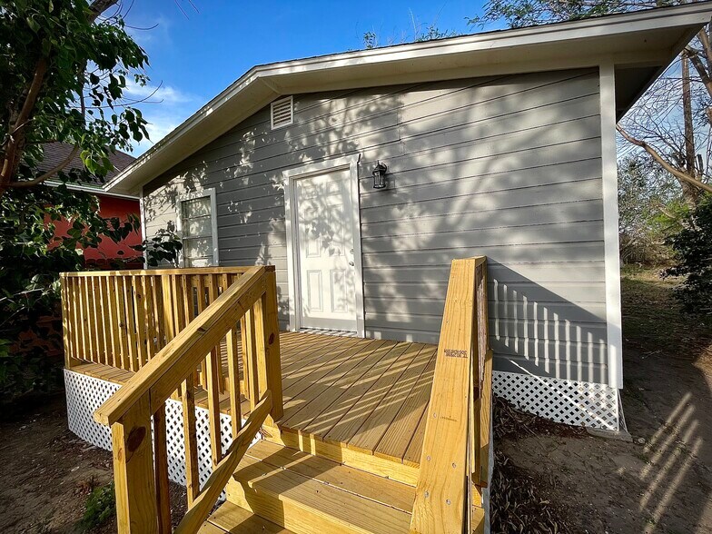 Front porch - 676 W Robertson St