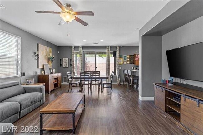 Building Photo - 4 BEDROOM 3 BATH SINGLE FAMILY HOME IN PROVIDENCE!!